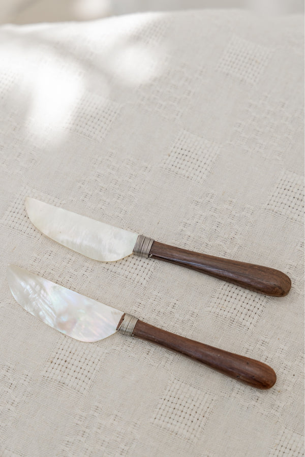 Shell Butter Knife with Wooden Handle